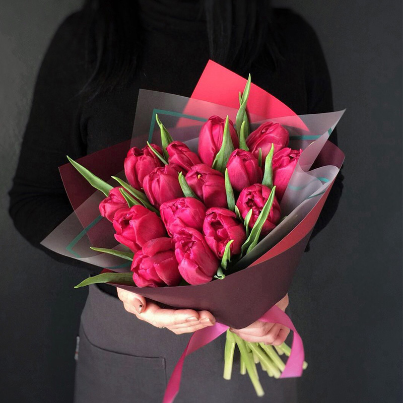 Шикарный букет тюльпанов Криспи купить в Краснодаре с доставкой
